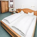 Friedrichshoehe - Sauna, Pool & Hotel 3*