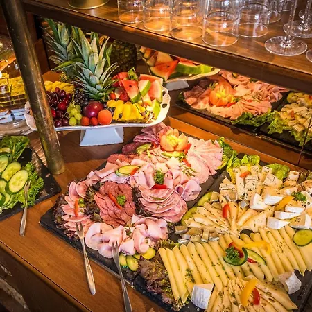 فندق Friedrichshoehe - Sauna, Pool & 3*