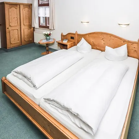 Friedrichshoehe - Sauna, Pool & מלון 3*