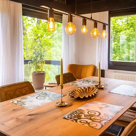 فندق Friedrichshoehe - Sauna, Pool &