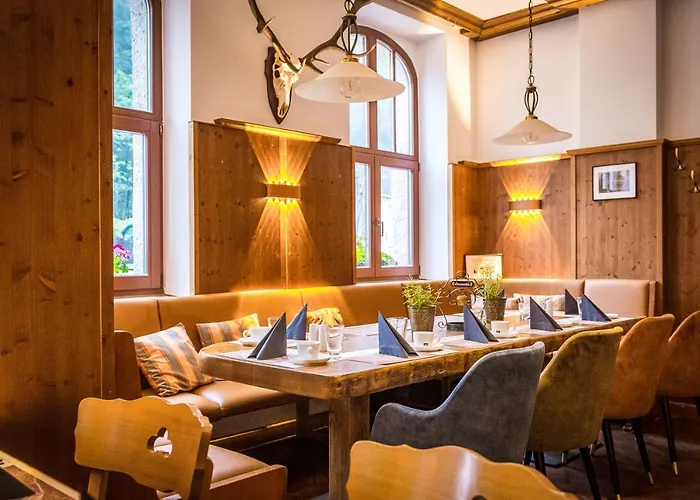 Hotel Friedrichshoehe - Sauna, Pool & 3*